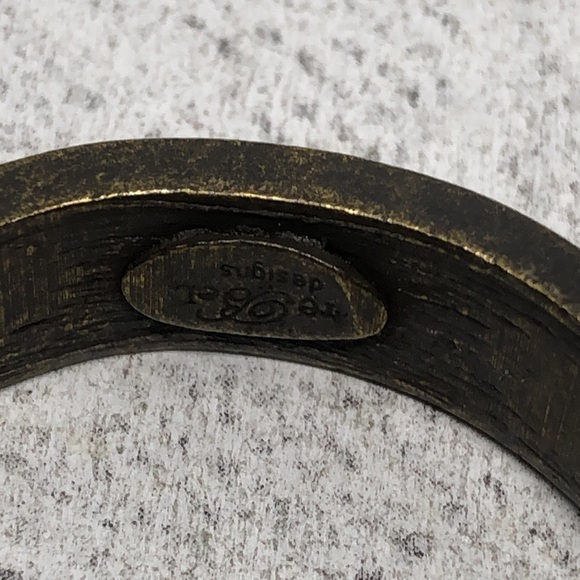 Rebel designs leather and pearl boho style bracelet. - Picture 5 of 5